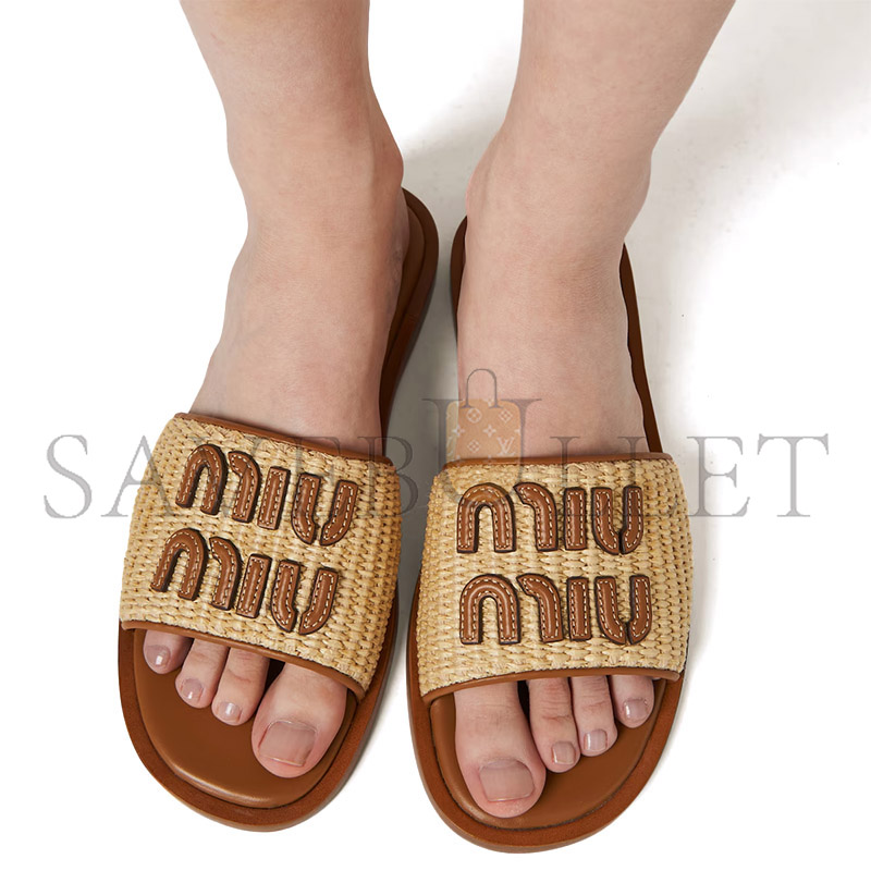 MIU MIU RAFFIA-EFFECT WOVEN FABRIC SLIDES 5XX644